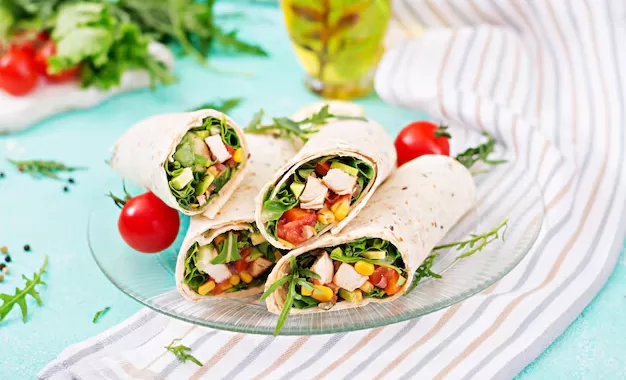 Greek salad wraps with chicken