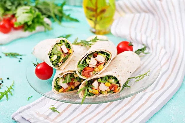 Greek salad wraps with chicken